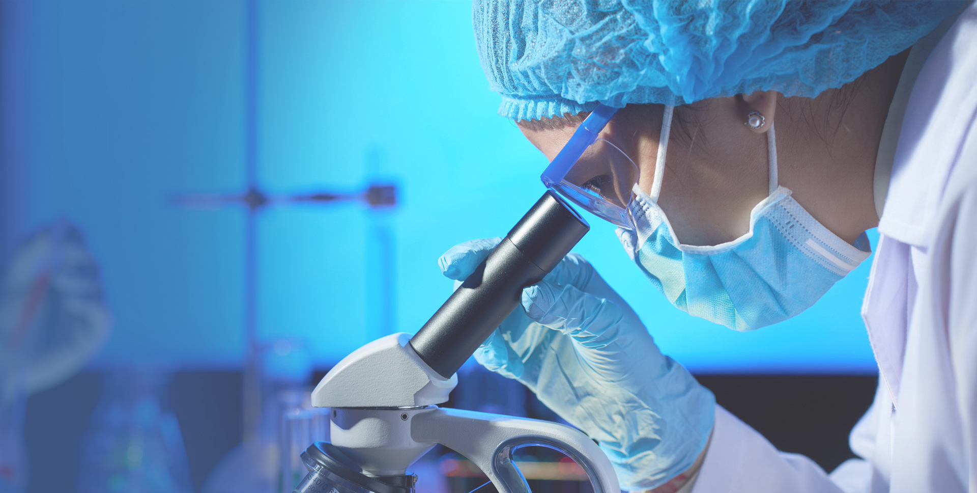 务实   严谨   高效   创新